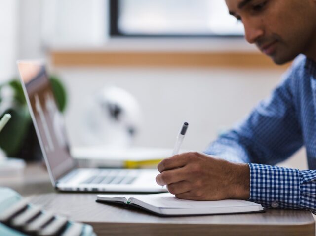 free AI writing tools feature